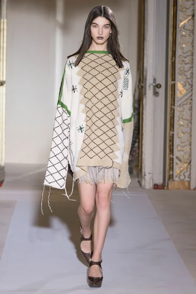 Look 9